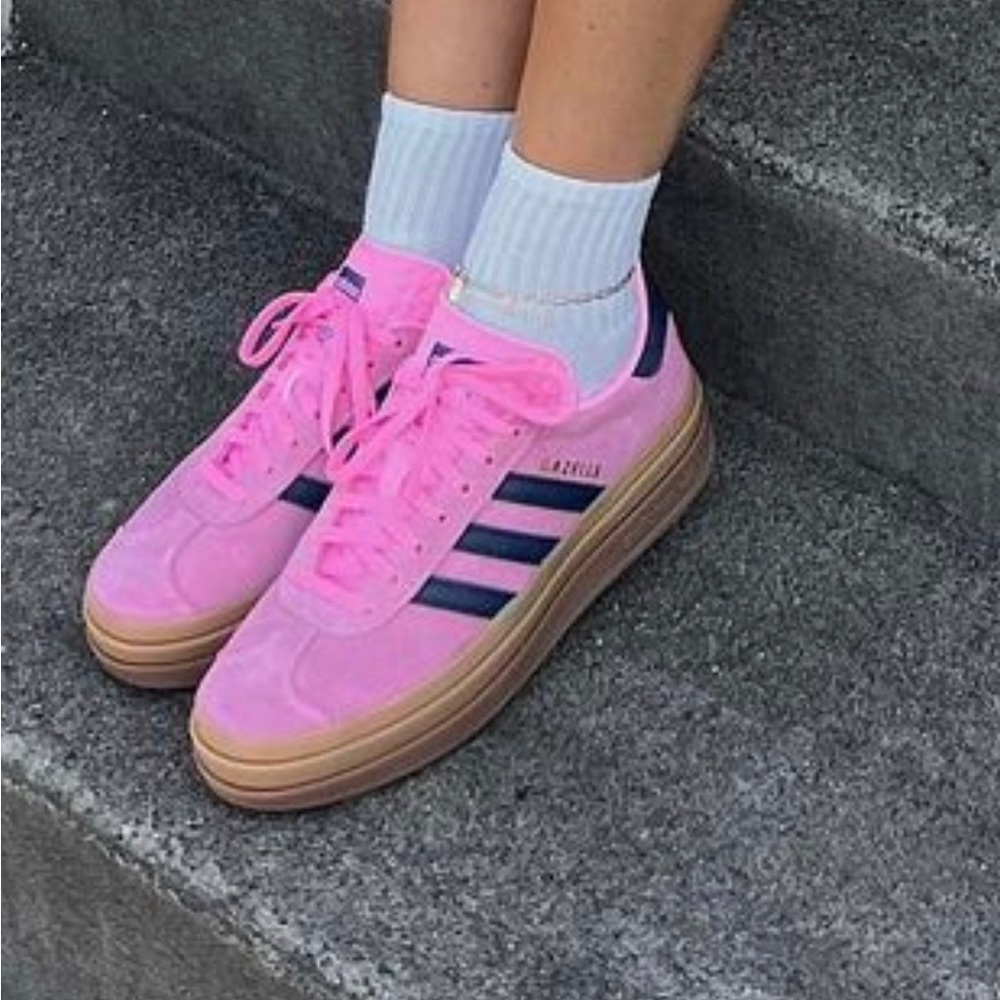 NWT Adidas Gazelle Bold Platform Gum Sole Sneakers Pink Glow Women